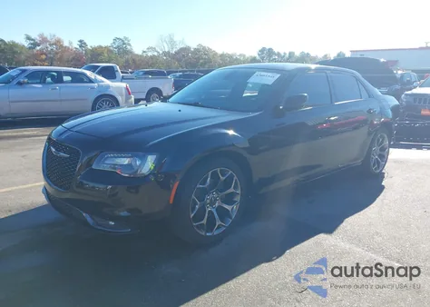 2017 Chrysler 300 300S z USA, uszkodzony, nr VIN 2C3CCABG2HH662985